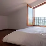 Scappo In Umbria, Elena