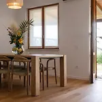 Scappo In Umbria, Elena Villa