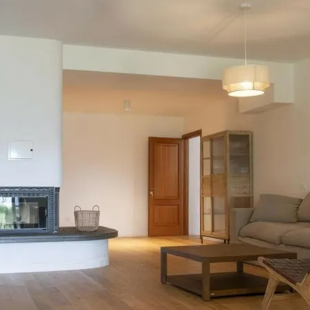 Scappo In Umbria, Elena