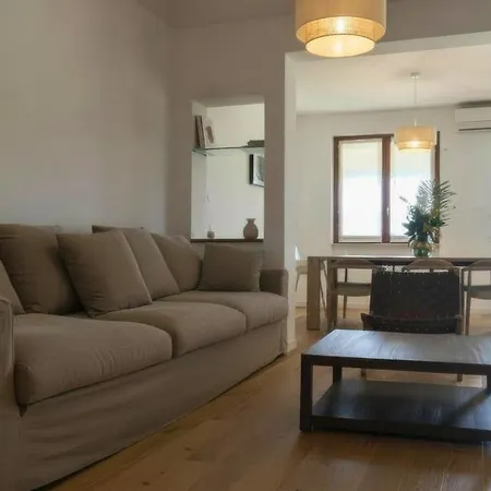 Scappo In Umbria, Elena Villa