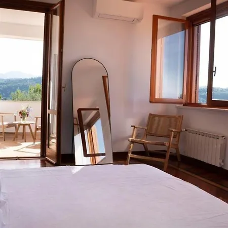 Scappo In Umbria, Elena Villa *