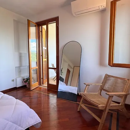 Scappo In Umbria, Elena Villa Terni