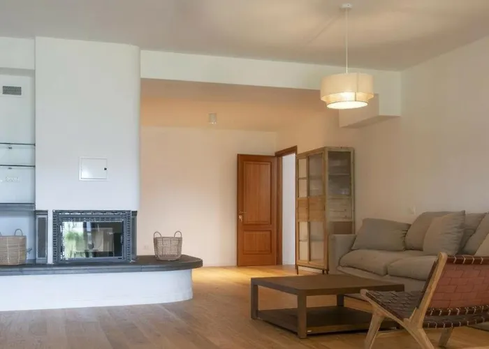 Scappo In Umbria, Elena