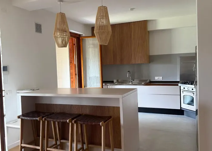 Scappo In Umbria, Elena