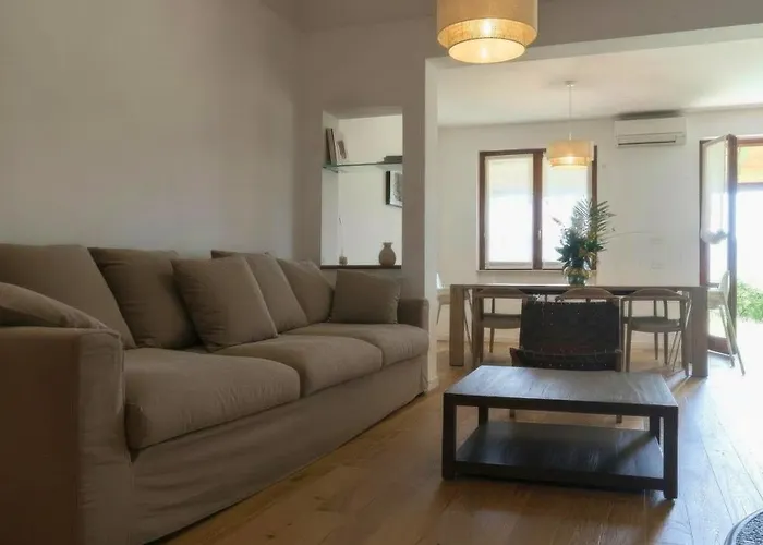 Scappo In Umbria, Elena Villa