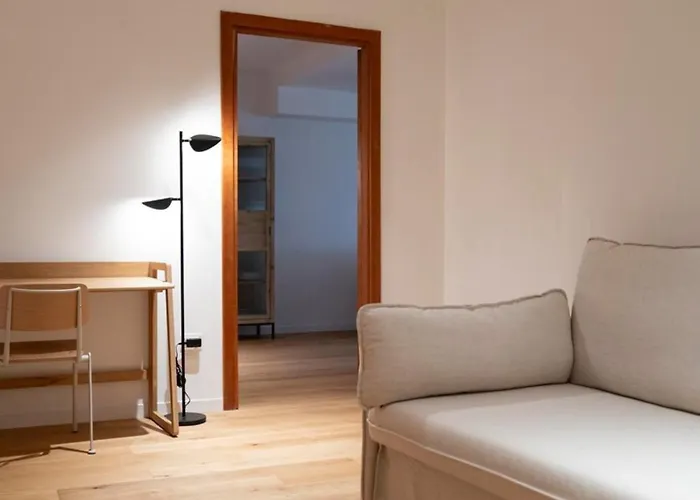 Scappo In Umbria, Elena