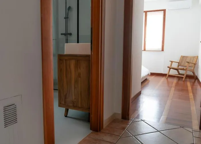 Scappo In Umbria, Elena