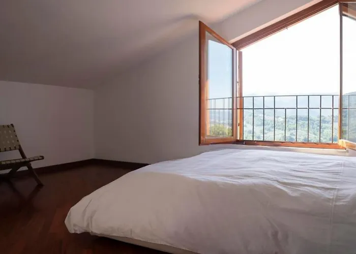 Scappo In Umbria, Elena