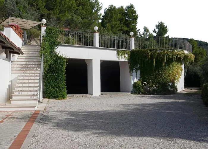 Scappo In Umbria, Elena Villa